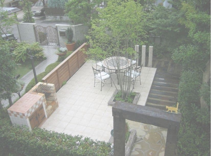 バーベキュー炉のあるテラスガーデン