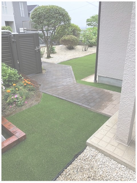 人工芝の庭